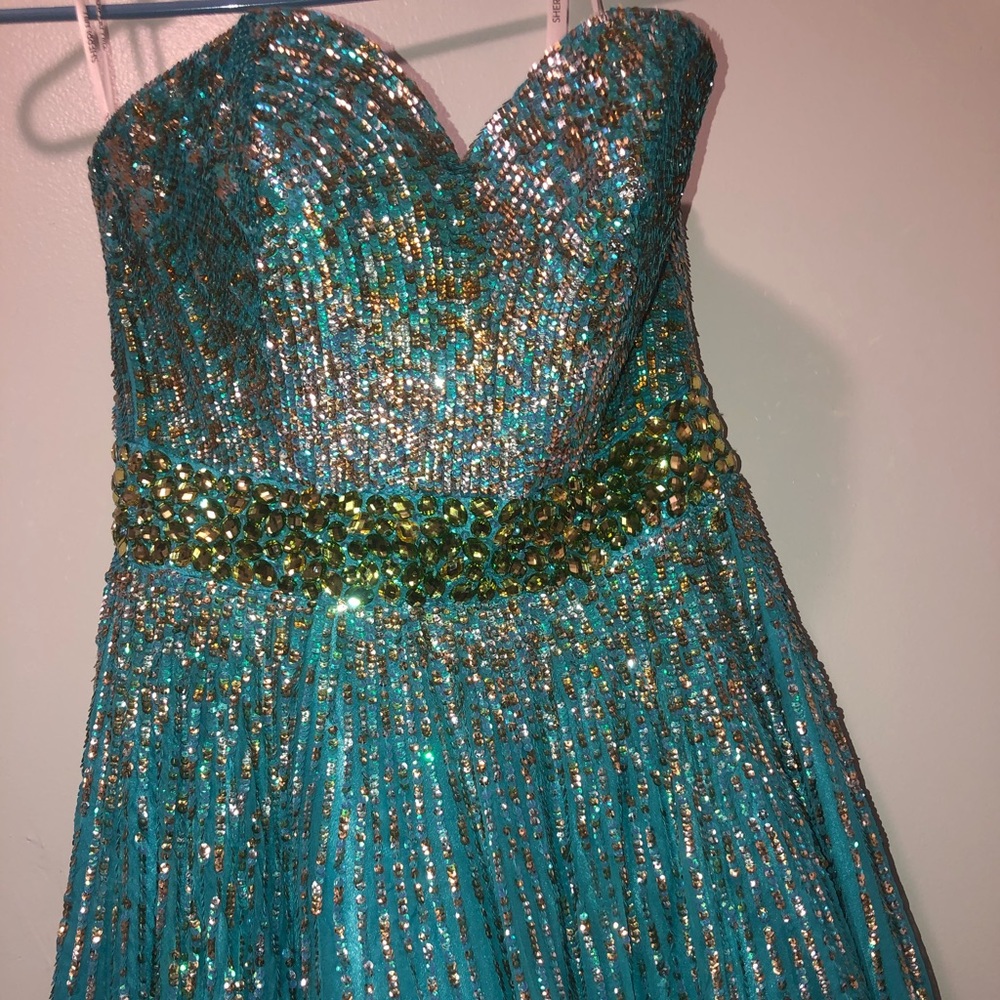 Long sweetheart too prom gown beautiful!